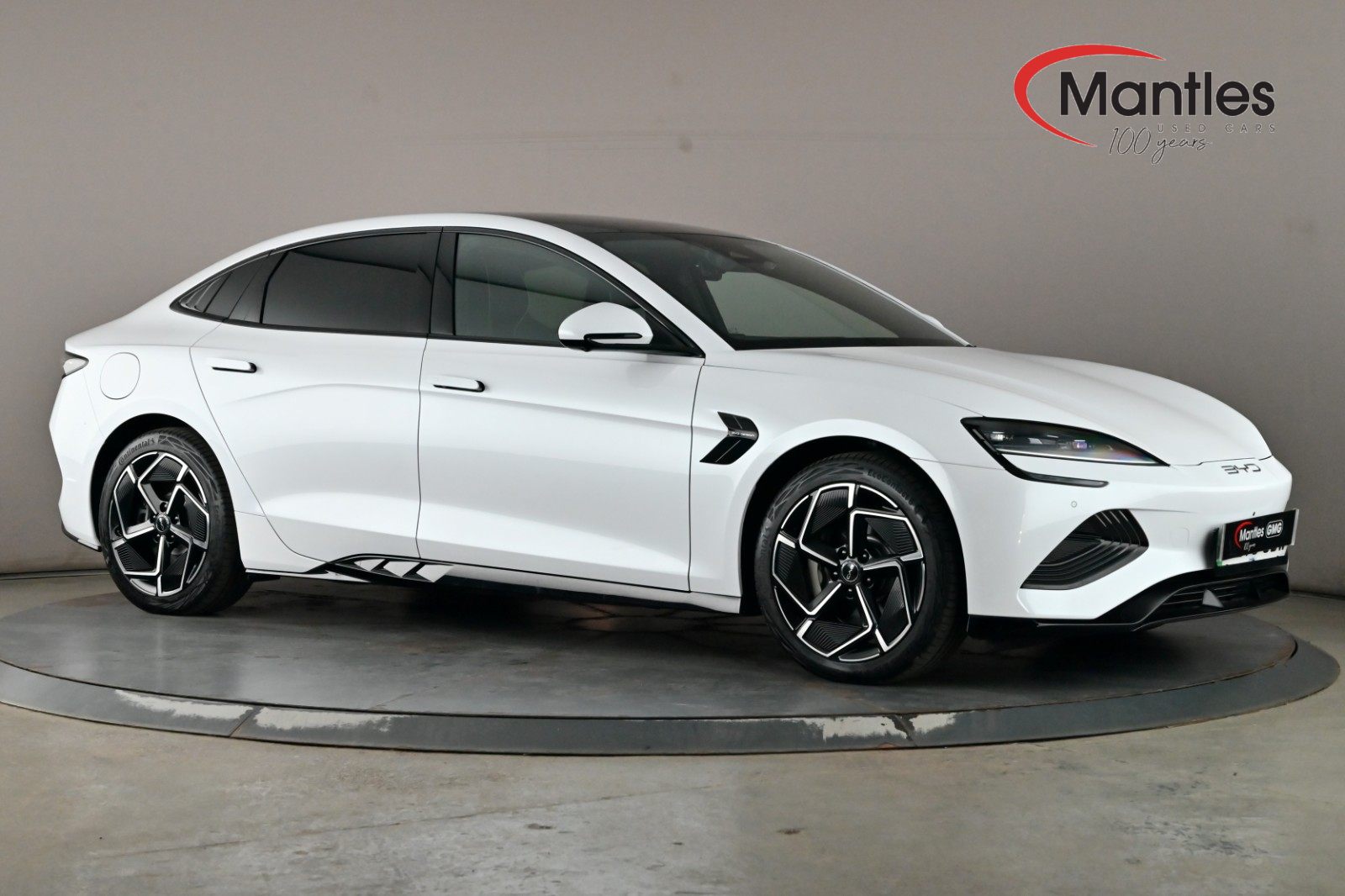 White 2025 Byd Seal Saloon All-wheel drive Automatic